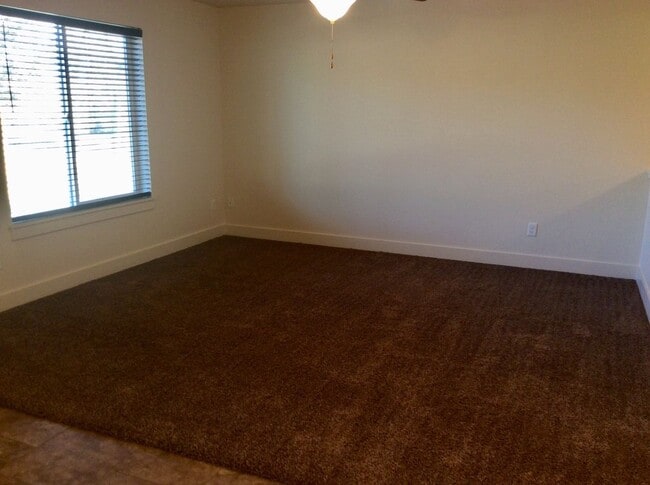 Photo - Lovely Townhouse for Rent!!