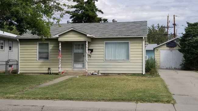 Building Photo - 2 Bed 1 Bath House W/A Garage for Storage!!!!!!