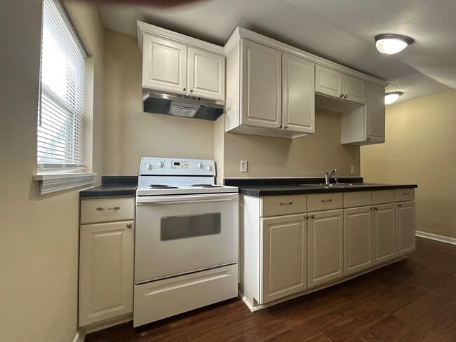 Photo - 1121 8th Ave