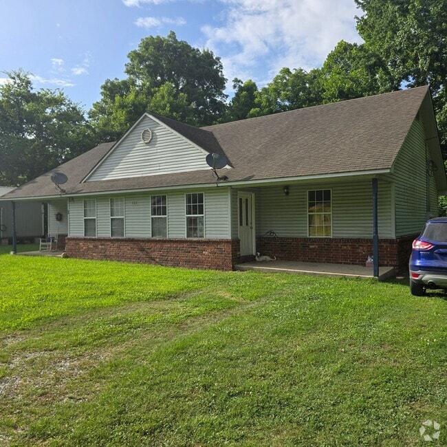 Building Photo - 2/1 Updated Rental Just North of Batesvill... Unit 2