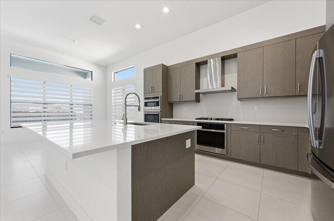 Photo - 9971 Migration Pt