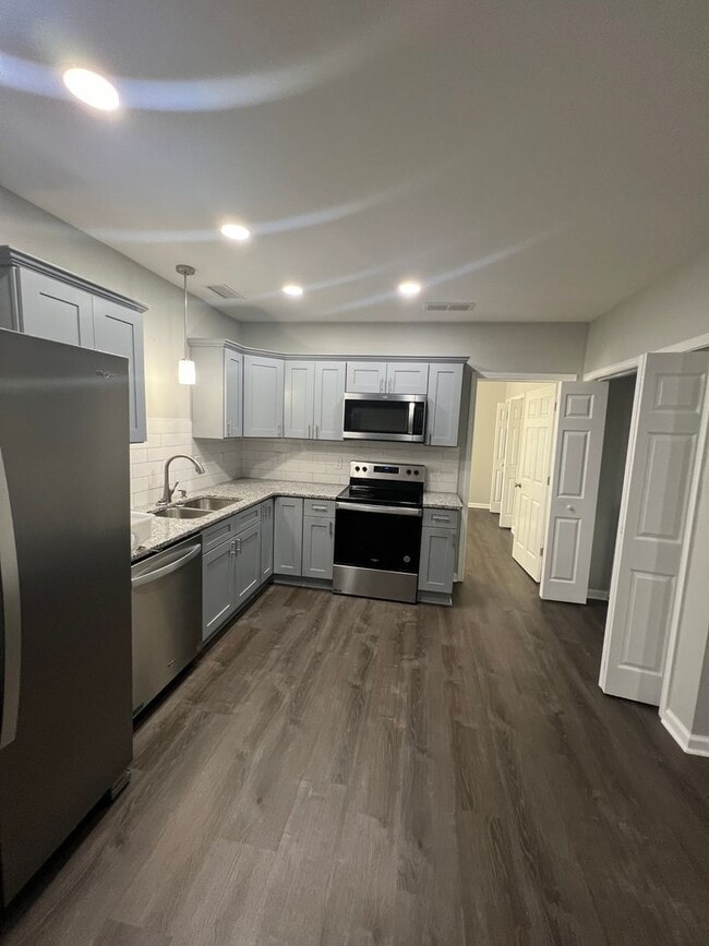 Photo - Newly Renovated 2 bed/1 bath apartment (Downstairs) Unidad A