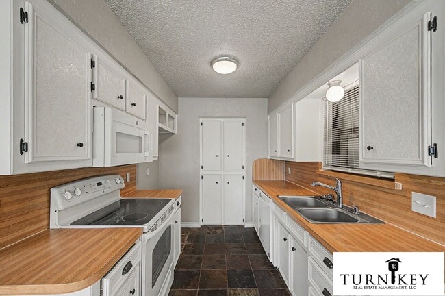 Photo - 913 Springhill Dr