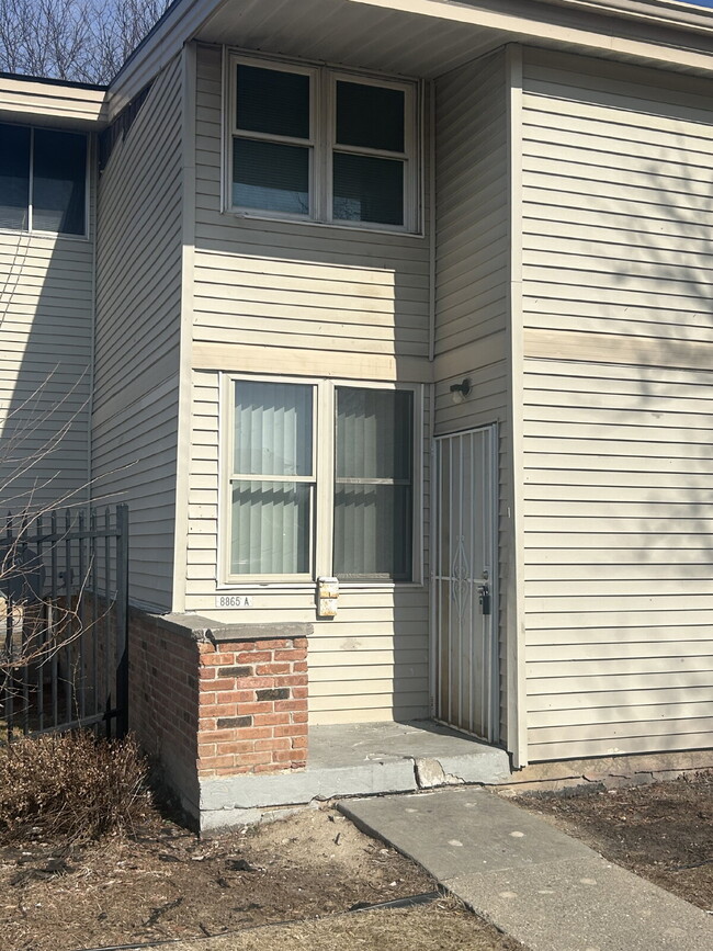 Spacious Multi Level 4 Bedroom 1.5 Bath Condo - Spacious Multi Level 4 Bedroom 1.5 Bath Condo Unit A