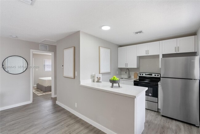 Building Photo - 322 SW 14th St Unit 4