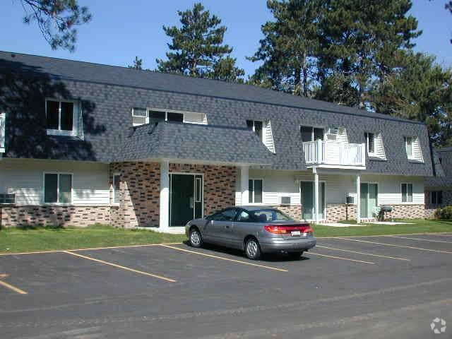 Building-Pioneer Village Complex