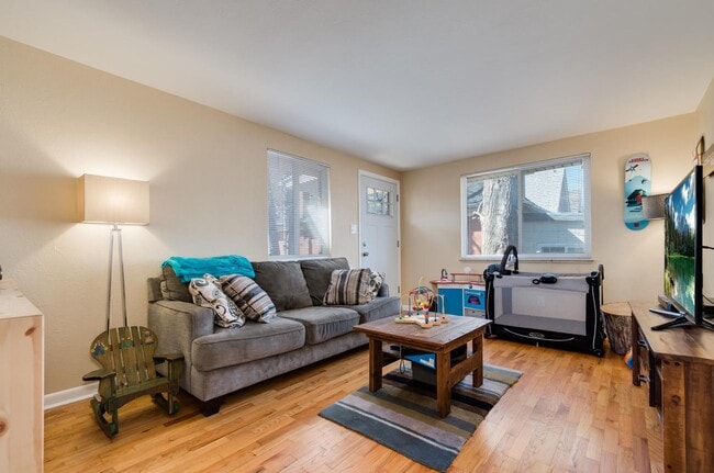 Photo - Roomy Sunnyside Duplex with Finished Basement in a Prime Location
