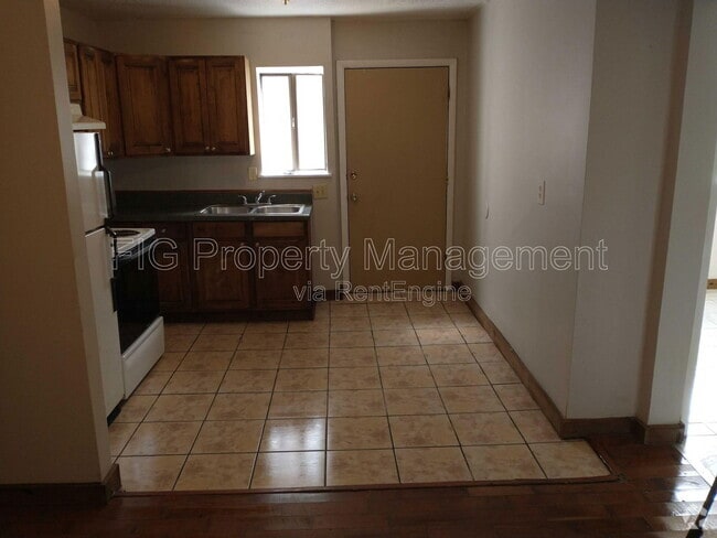 Building Photo - 431 W G St Unit 1 Rental