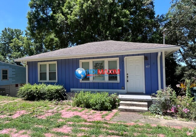 Building Photo - Adorable cozy bungalow only 2 miles from M... Rental
