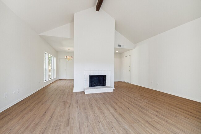 Photo - 2100 Tanglewilde St Unidad 514