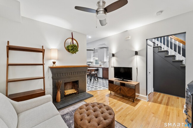 Photo - 653 Winchester Ave