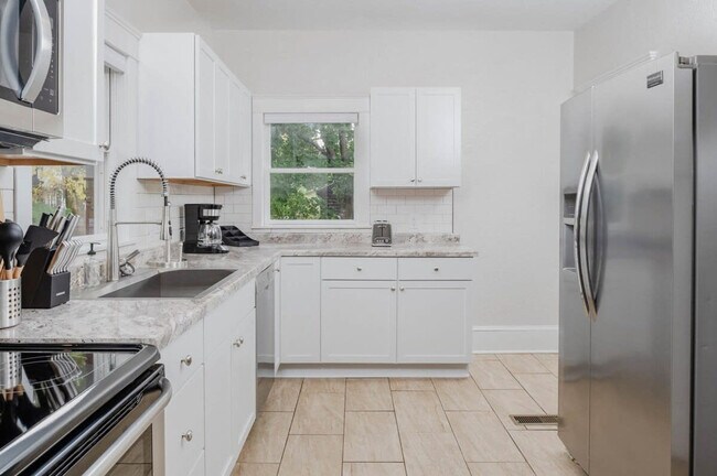 Photo - 710 E Franklin St Unit ID1061627P