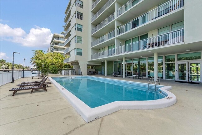 Photo - 9500 W Bay Harbor Dr Unit 7H