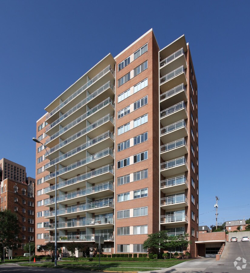 Photo - Carlton Plaza Apartments