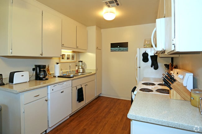 Sierra Regency Apartments For Rent in Sacramento, CA