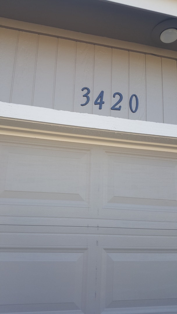 Building Photo - Great 3 Bed 2 Bath 2 Car Garage Flat Duple... Rental