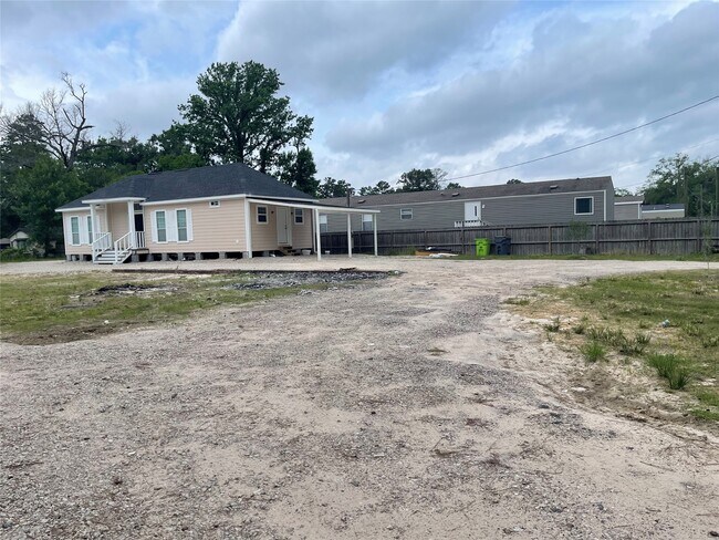 Photo - 21878 Russell Dr
