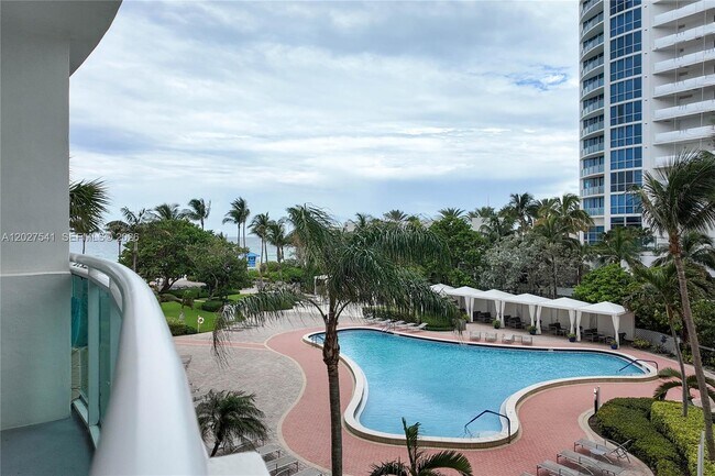 Building Photo - 3001 S Ocean Dr Unit 319