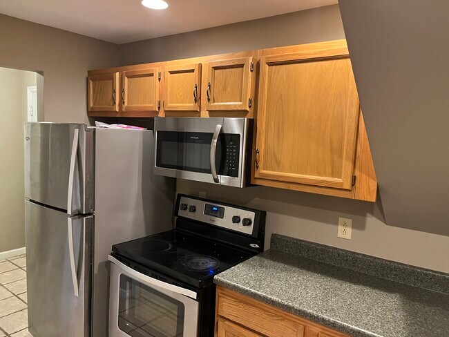 Stainless steel appliances - 114 N Third St Unit C