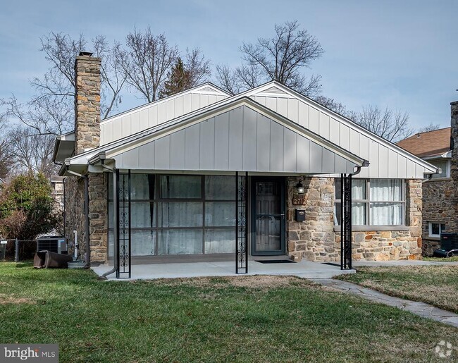 Building Photo - 2712 Hanson Ave Rental