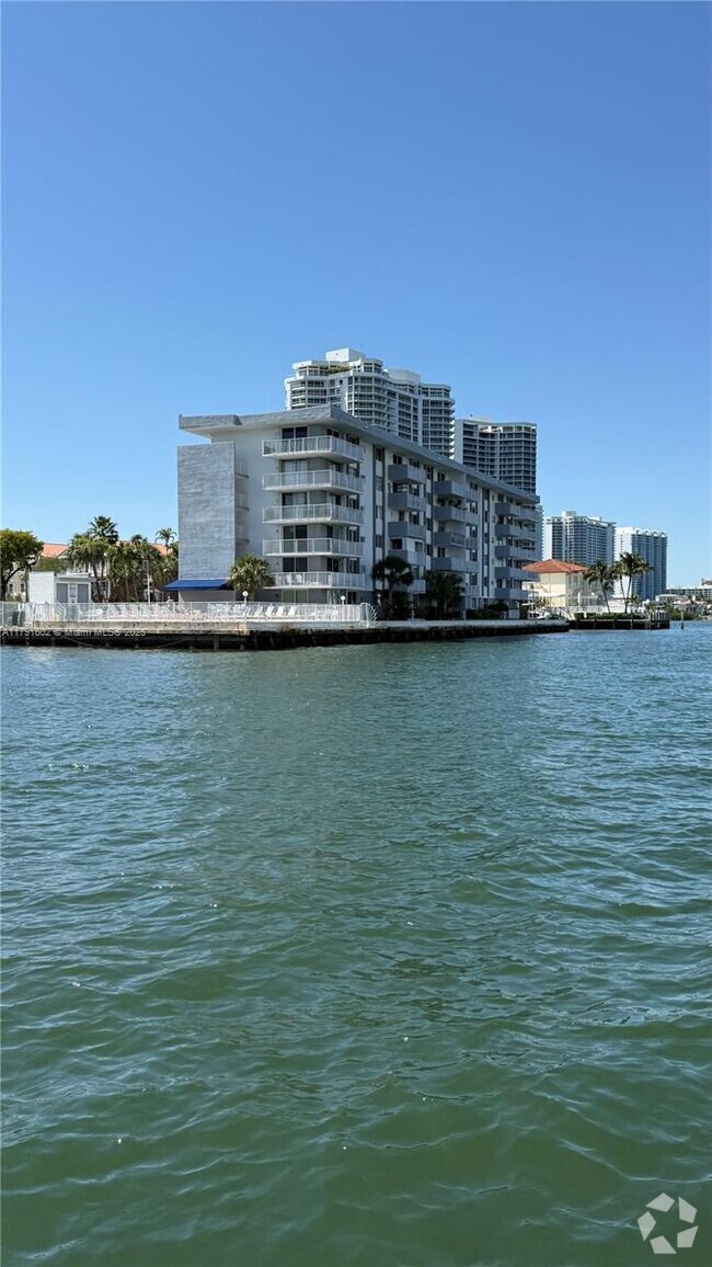 Building Photo - 4000 NE 170th St Unit 108 Rental