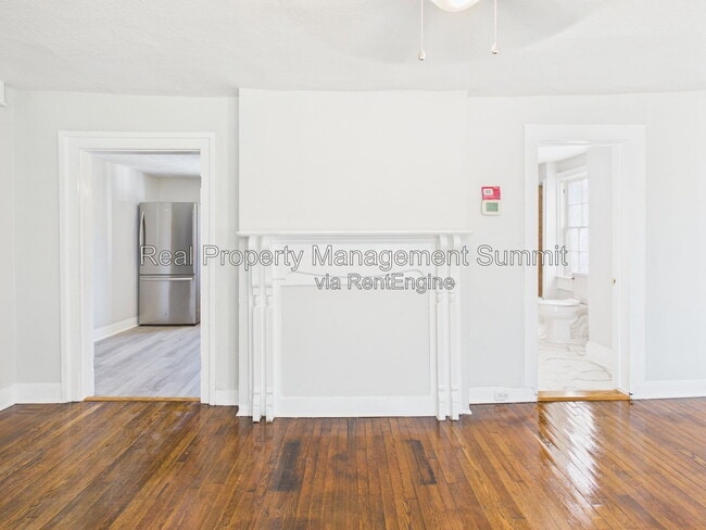 932 W Beverley St