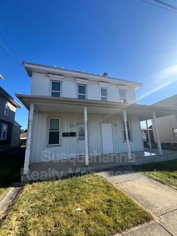 Photo - 122 N Center St Unit 2nd Flr.