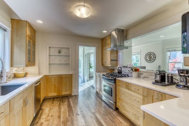 Photo - 2bd/1.75ba Seattle Home