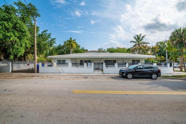 Photo - 510 NE 66th St Unidad 1