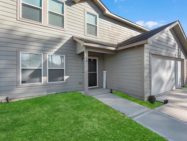 Photo - 950 Cedar Point Dr