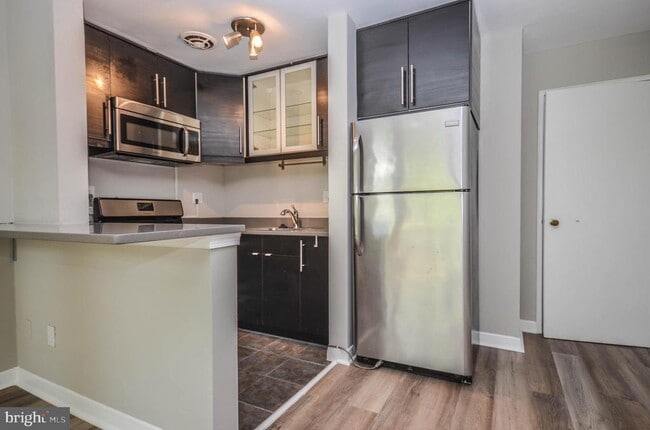 Photo - 4840 MacArthur Blvd NW Unit 404