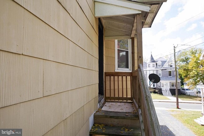 Photo - 235 Newton St