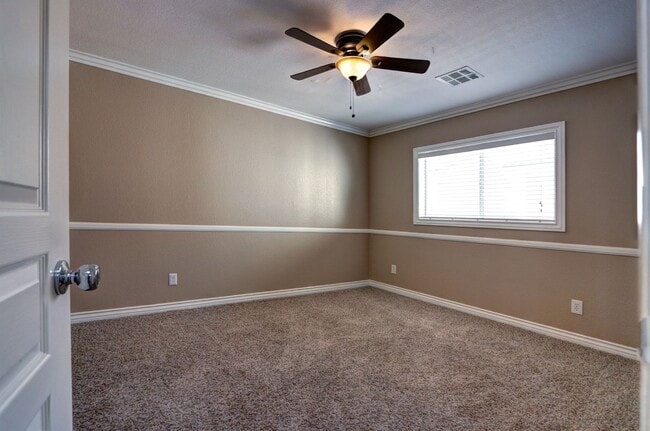 Photo - 715 Shadwell St