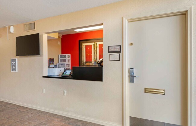 Photo - Furnished Studio-Fort Wayne - North