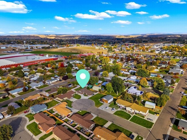 Photo - Fresh 2 Bed unit with giant yard, covered ...