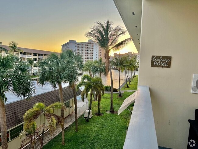 Building Photo - 1889 S Ocean Dr Unit 301 Rental