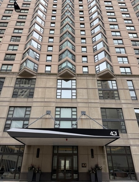 Building Photo - 401 E Ontario St Unit 3010