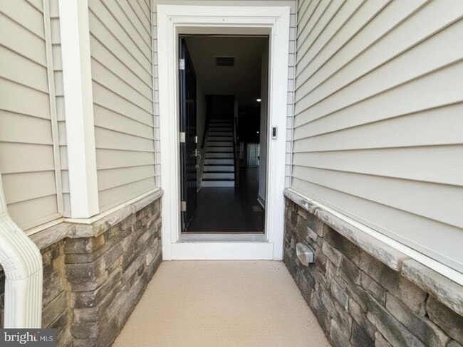 Building Photo - 16 Lochiel Ln