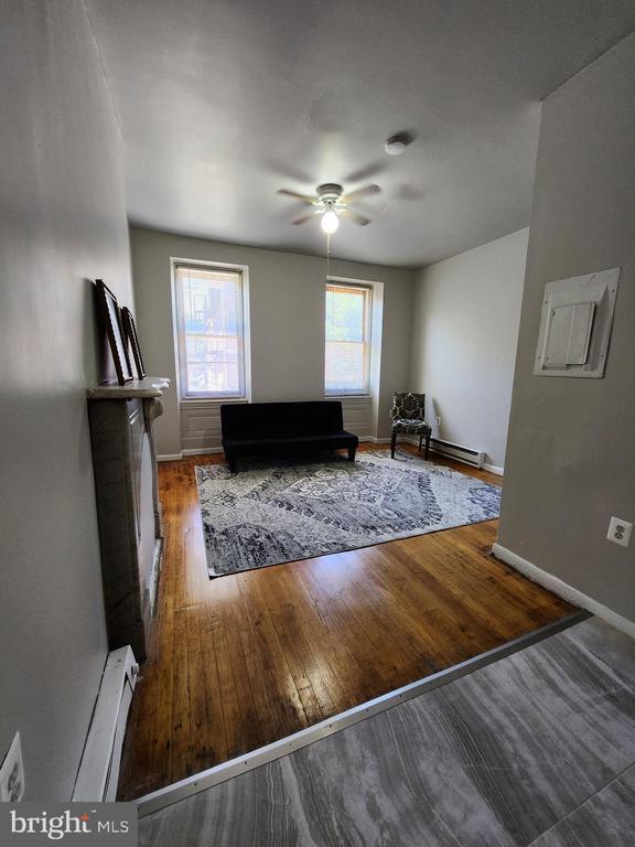 Building Photo - 403 W 6th St Unit 1