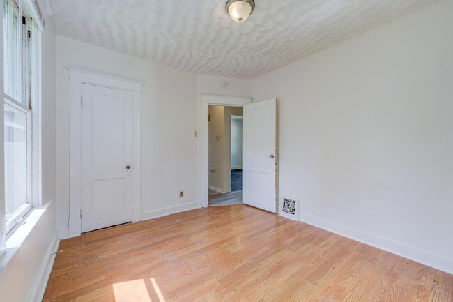 Photo - 6997 Edison Ave