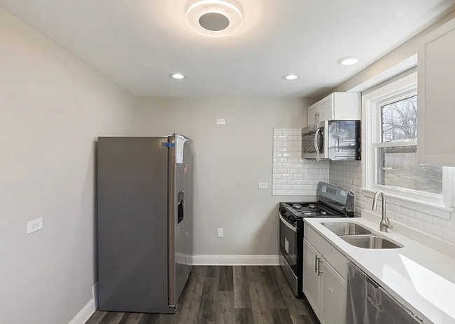 Building Photo - 7 Division St