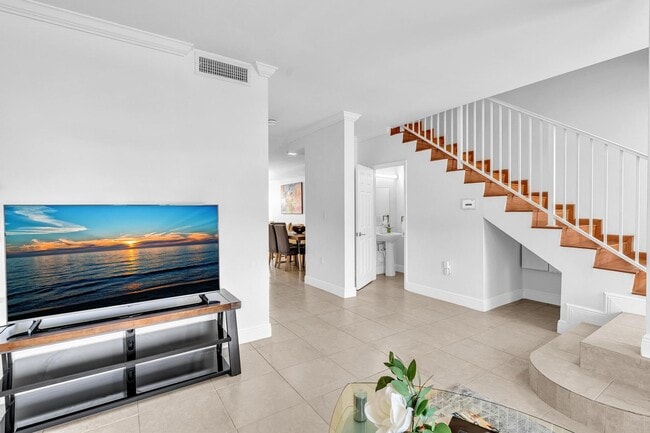 Photo - Fully Furnished Townhome in East Hollywood – Utilities included!