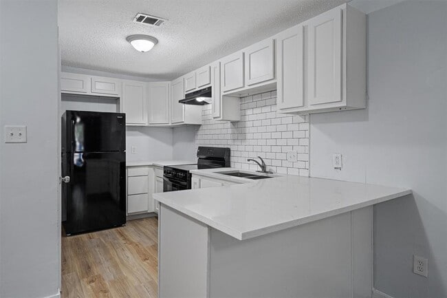 Photo - 520 Lenora Dr