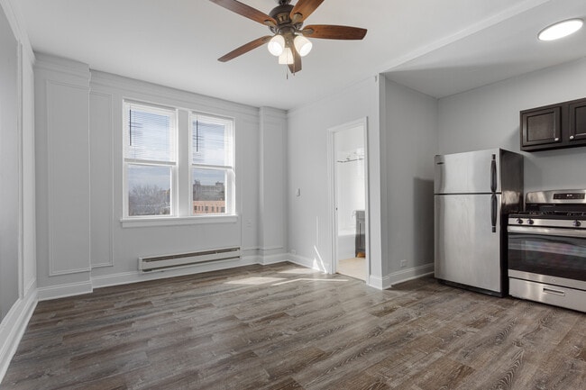 Photo - 5860 N Kenmore Ave Apartment Unit 312