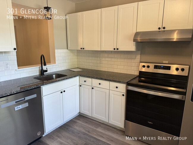 Photo - 301 Glencoe Dr