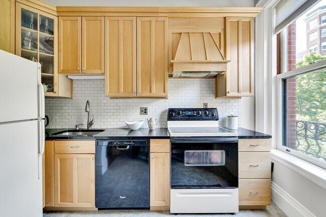 Building Photo - 259 Beacon St Unit 30 Rental