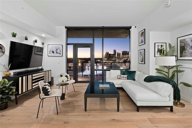 Building Photo - 70 Rainey St Unit 1506 Rental