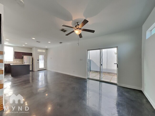 Photo - 118 E Myrtle St