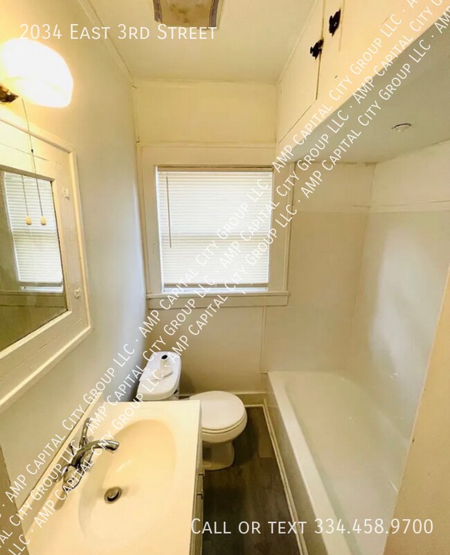 Photo - 2034 E 3rd St