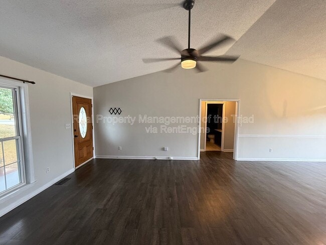 Photo - 107 Johnia Ct